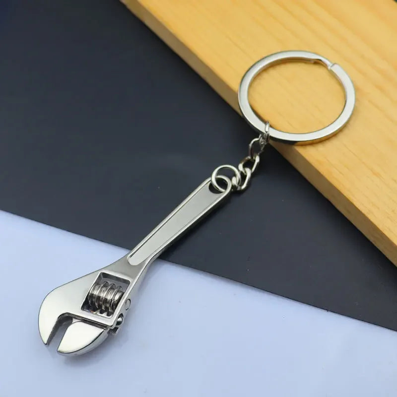 Mini Alloy Car Wheel Rim Keychain – Perfect Gift for Car Enthusiasts